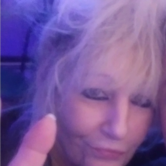 Meet your posher 🤟🏼 - Picture 5 of 13